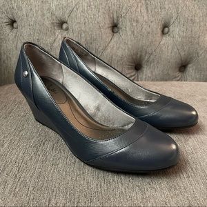 Brand New LifeStride 7.5W Blue Wedge Womens Shoes (Fits large, see description)